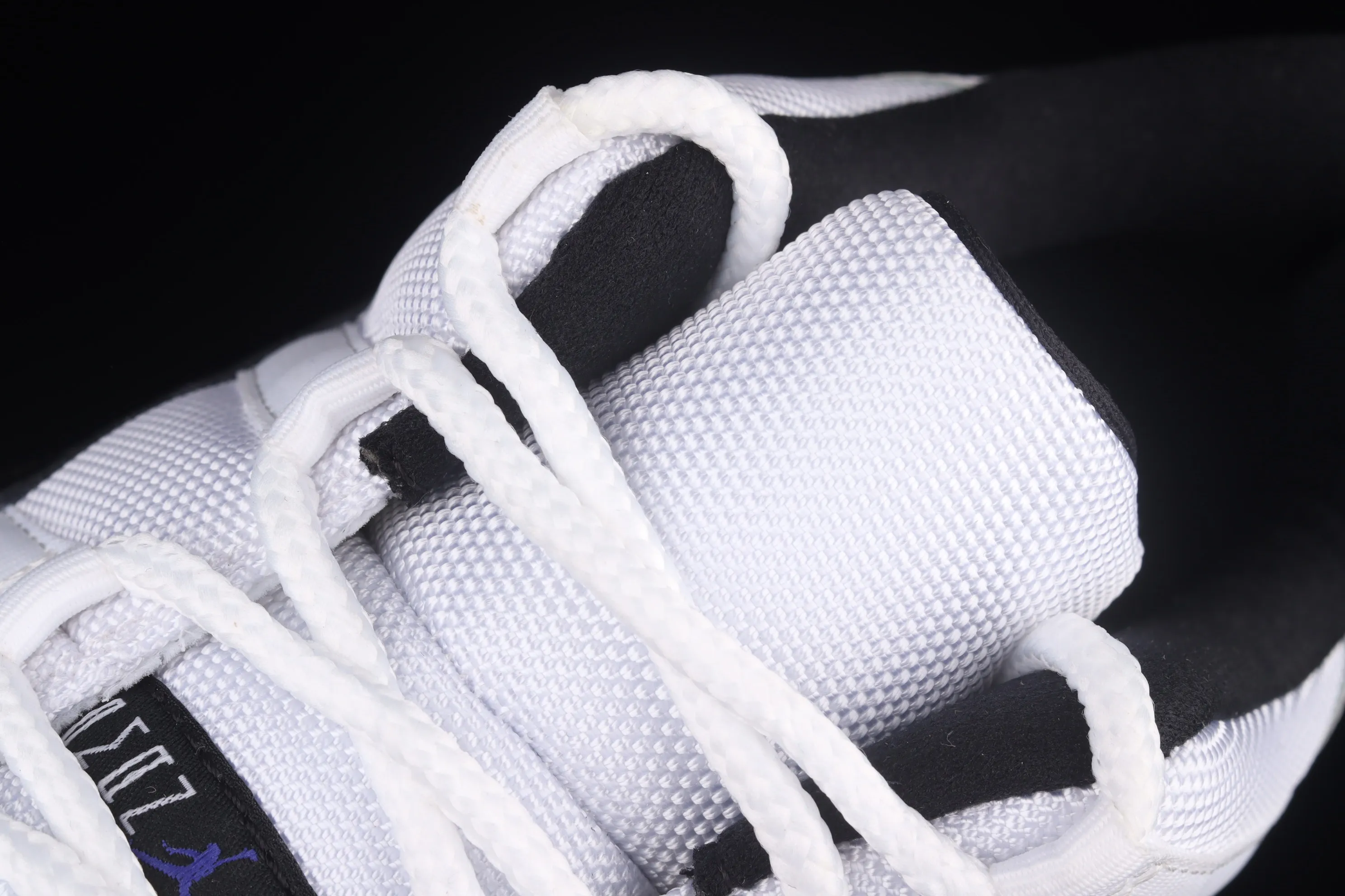 All Categories Air Jordan Jordan Series Basketball Shoes Air Jordan 11 Pure Original Version Air Jordan 11 Low "Concord" AJ11 Concord White Black Original Label Real Carbon Fiber Low-top Basketball Shoes 528895-153
